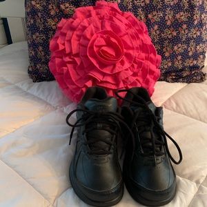 New Balance 577 walking black worn once SZ 9B